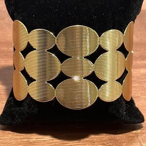 Brand New!! Chaining textured ovals cuff bracelet